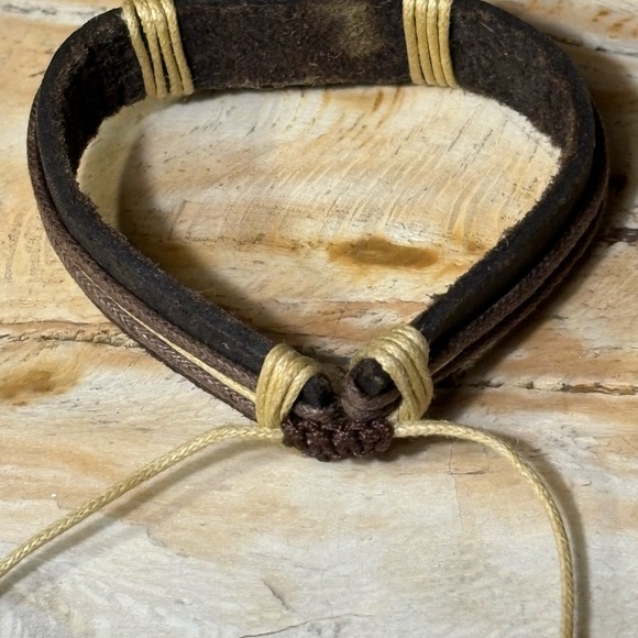 Turtle Inlay Leather Beaded Bracelet - Picture 3 of 4